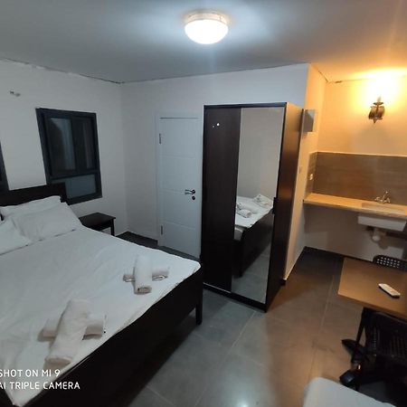 Ahva 17 Hotel Tiberias Buitenkant foto