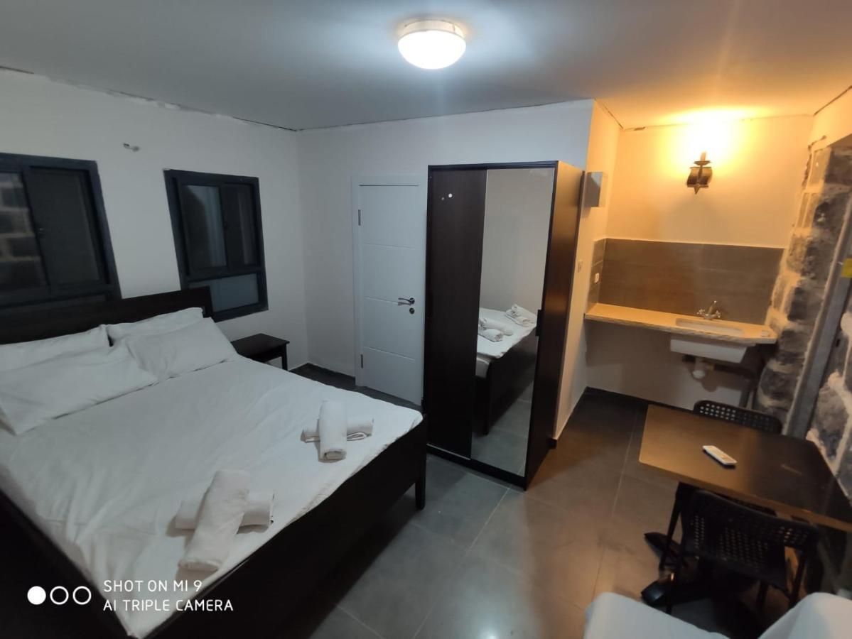 Ahva 17 Hotel Tiberias Buitenkant foto