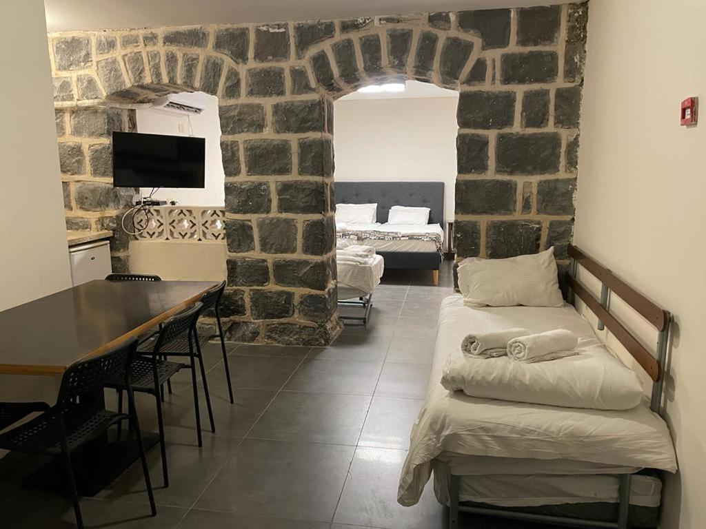 Ahva 17 Hotel Tiberias Buitenkant foto