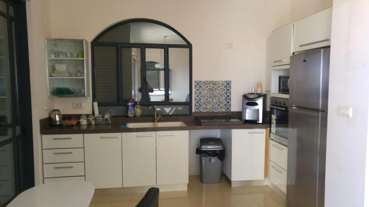 Ahva 17 Hotel Tiberias Buitenkant foto