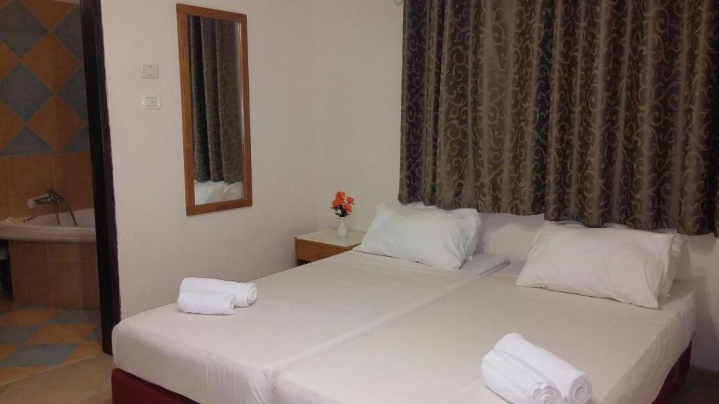Ahva 17 Hotel Tiberias Buitenkant foto