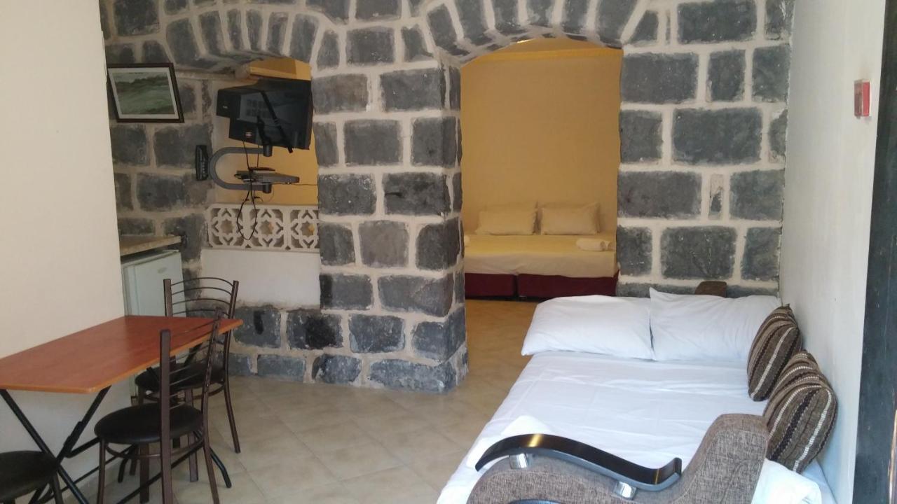 Ahva 17 Hotel Tiberias Buitenkant foto